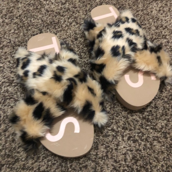 Toms Shoes - Tom’s Faux Fur Leopard Slide Susie Slipper Size 7